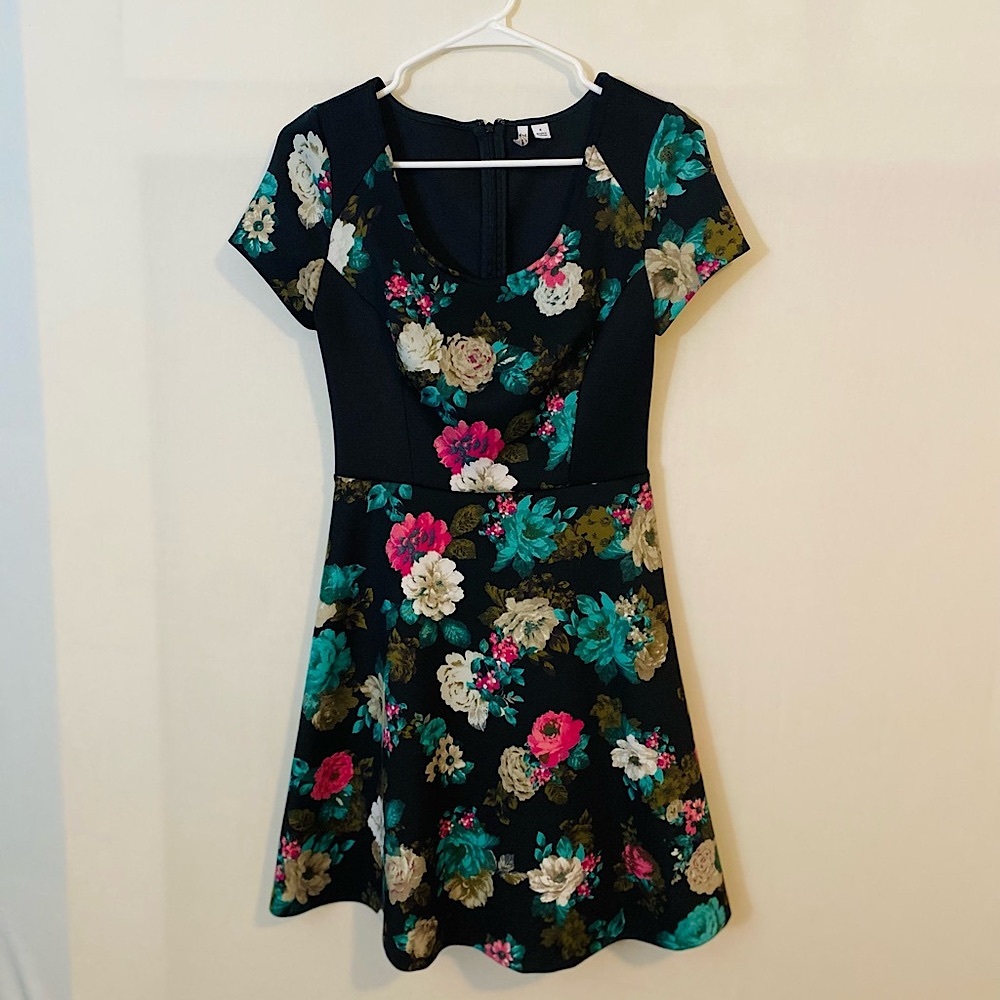 Elle Black Floral Short Sleeve Fit To Flare Dress